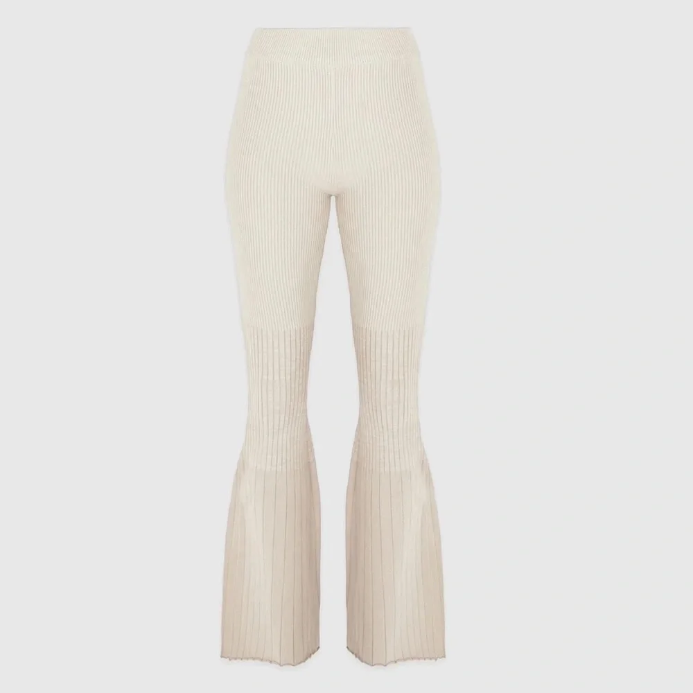 Manière de Voir Set - Beige Ribbed Contour Crop Top & Ombré Flared Leggings - Picture 12 of 15